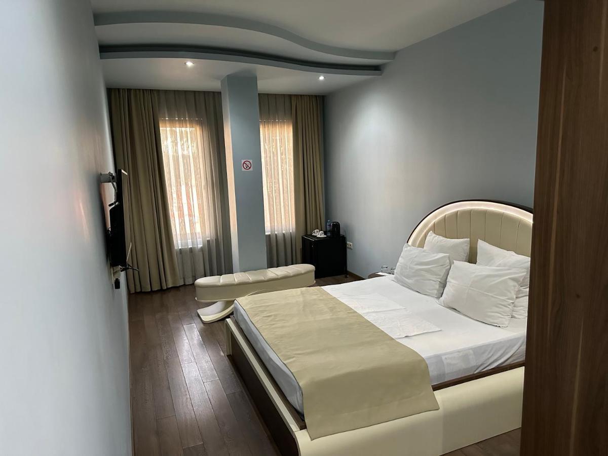 באטומי Hotel Light Palace מראה חיצוני תמונה