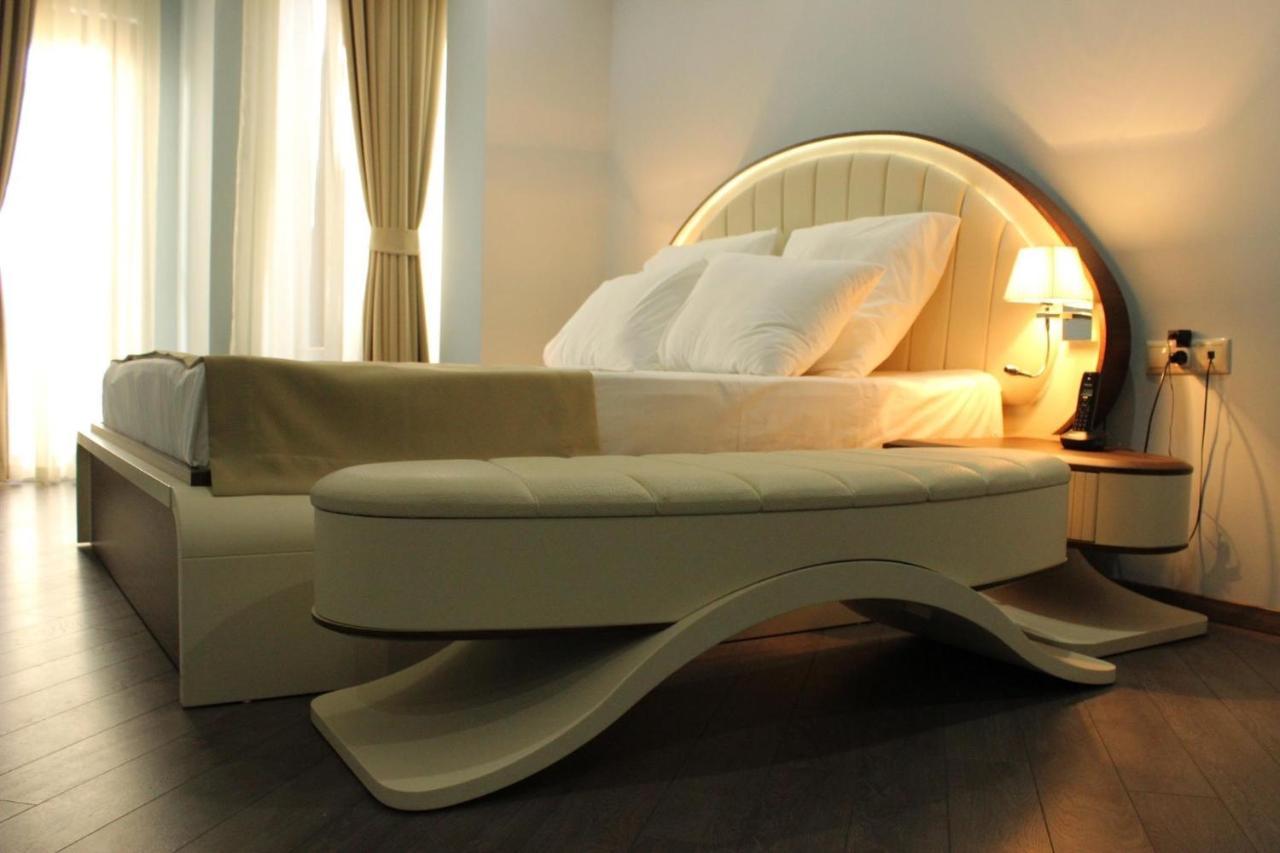 באטומי Hotel Light Palace מראה חיצוני תמונה