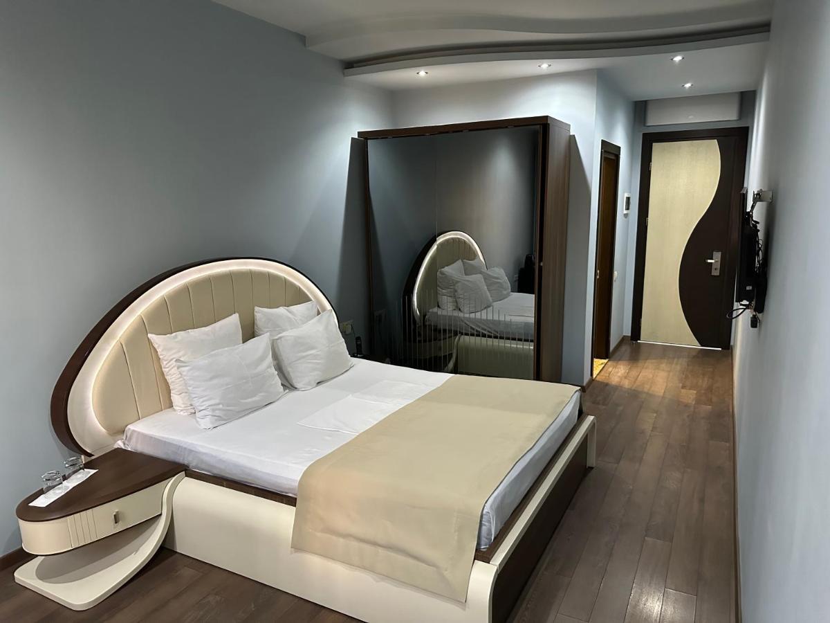 באטומי Hotel Light Palace מראה חיצוני תמונה