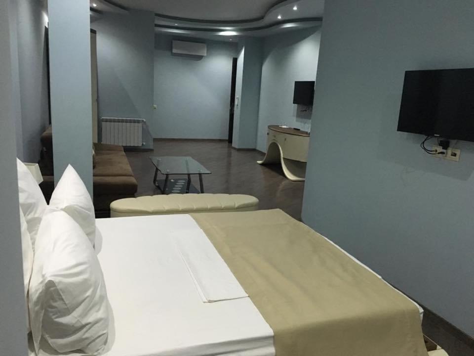 באטומי Hotel Light Palace מראה חיצוני תמונה