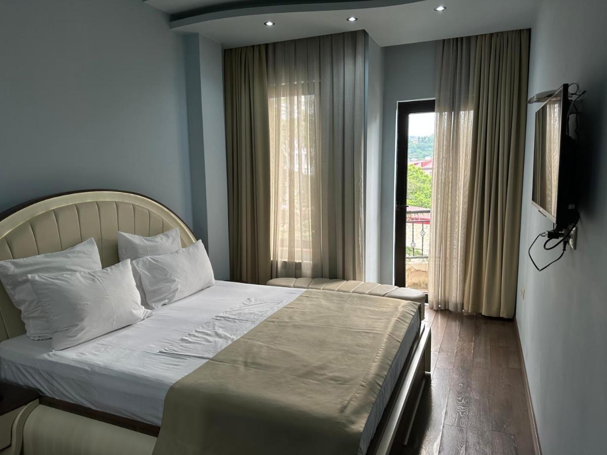באטומי Hotel Light Palace מראה חיצוני תמונה