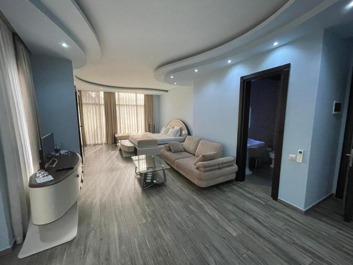 באטומי Hotel Light Palace מראה חיצוני תמונה