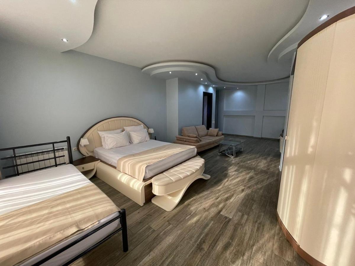 באטומי Hotel Light Palace מראה חיצוני תמונה