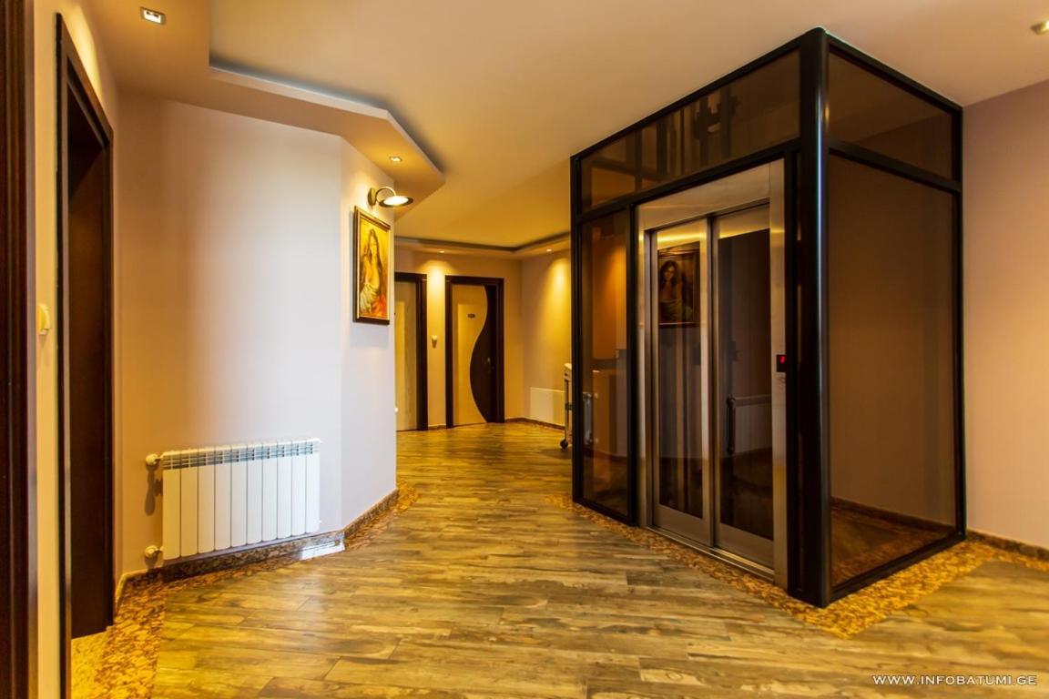 באטומי Hotel Light Palace מראה חיצוני תמונה